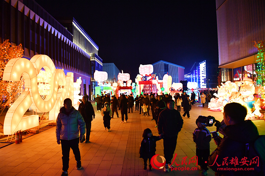 觸夢(mèng)未來(lái)·雄安元宇宙音樂(lè)花燈會(huì)活動(dòng)現(xiàn)場(chǎng)。人民網(wǎng)記者 宋燁文攝